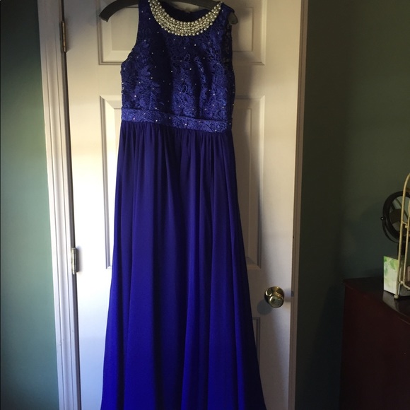 Mother of the bride/ groom gown. Worn 1 time. - Picture 2 of 5